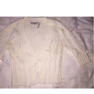 GUESS 3/4 Sleeve V-neck Crop Top